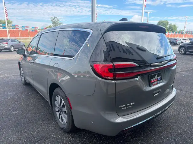 2023 Chrysler Pacifica - $21,923