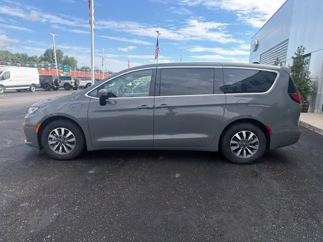 2023 Chrysler Pacifica - $21,923
