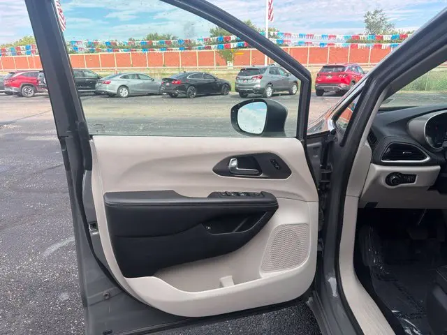2023 Chrysler Pacifica - $21,923