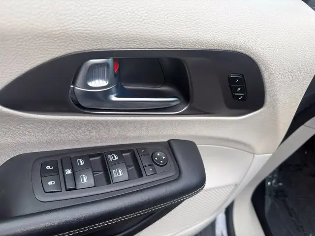 2023 Chrysler Pacifica - $21,923