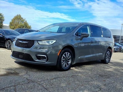 Photo of a 2022 Chrysler Pacifica Hybrid Touring L 4DR Mini-Van for sale