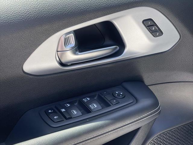 2022 Chrysler Pacifica - $26,863