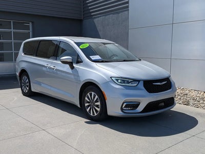 2023 Chrysler Pacifica Plug-In Hybrid Touring L 4DR Mini-Van