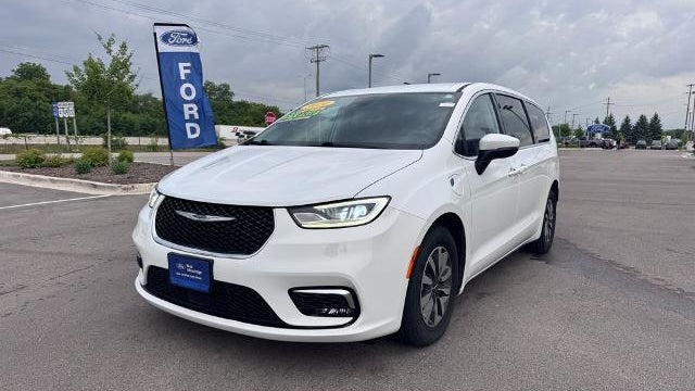 2023 Chrysler Pacifica Plug-In Hybrid Touring L