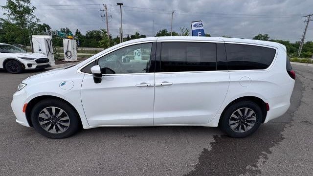 2023 Chrysler Pacifica Plug-In Hybrid Touring L