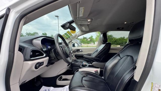 2023 Chrysler Pacifica Plug-In Hybrid Touring L