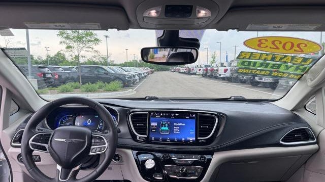 2023 Chrysler Pacifica Plug-In Hybrid Touring L