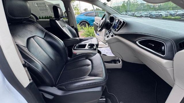 2023 Chrysler Pacifica Plug-In Hybrid Touring L