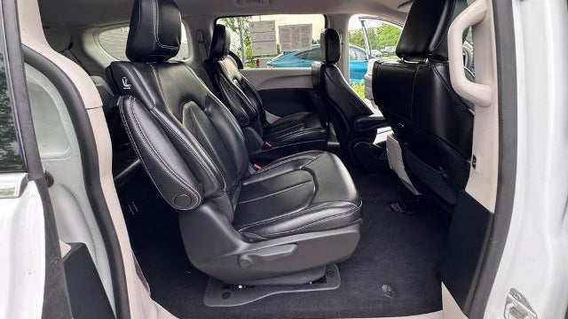2023 Chrysler Pacifica Plug-In Hybrid Touring L