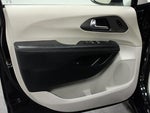 2023 Pacifica Plug-In Hybrid Thumbnail 10