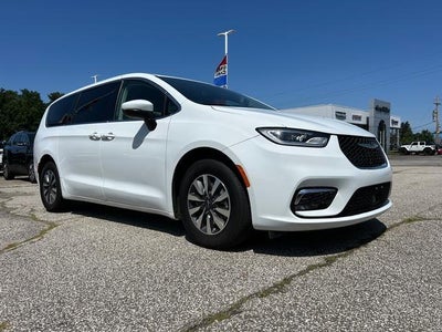 2023 Chrysler Pacifica Plug-In Hybrid Touring L 4DR Mini-Van