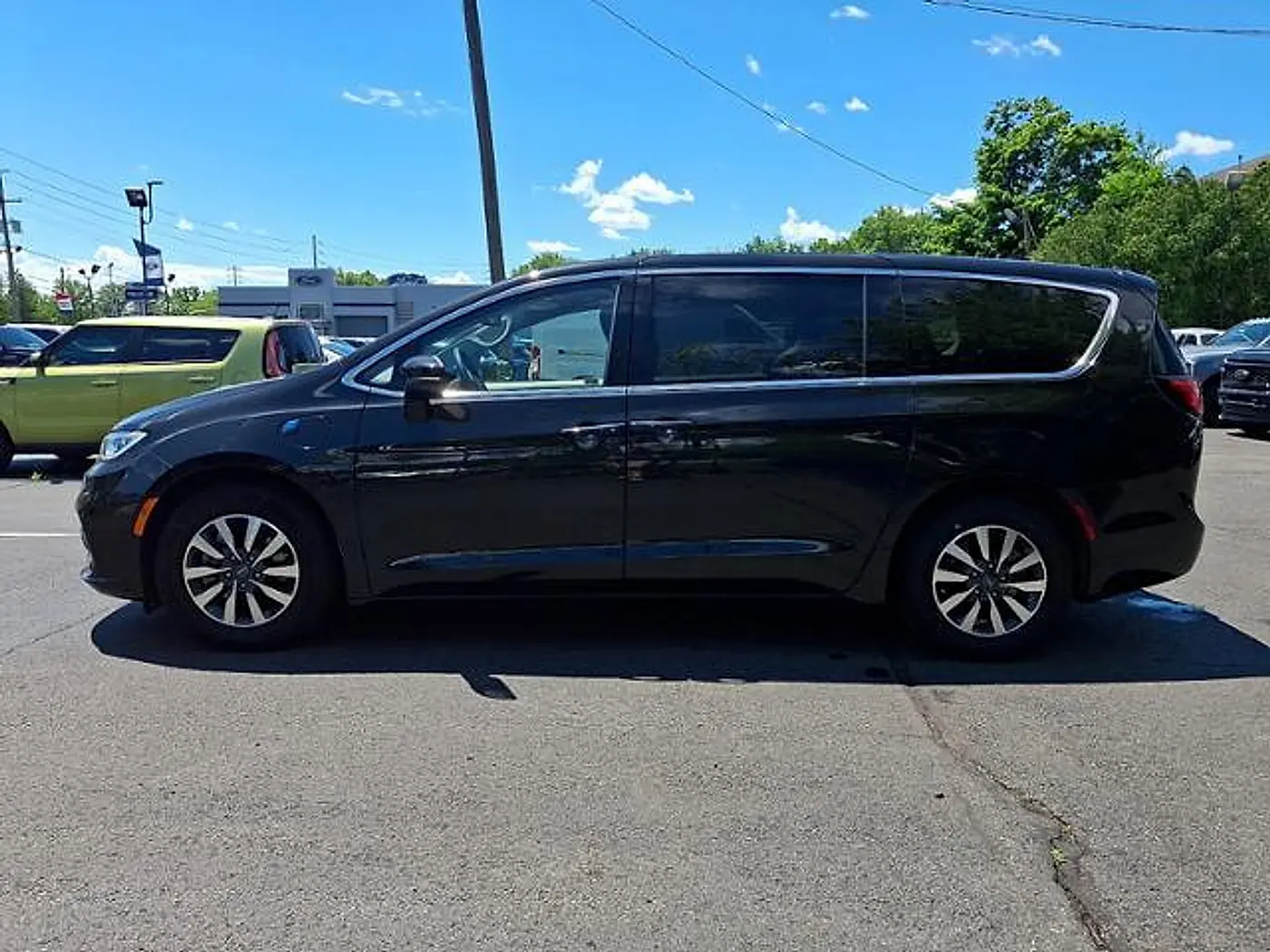 2023 Chrysler Pacifica - $22,988