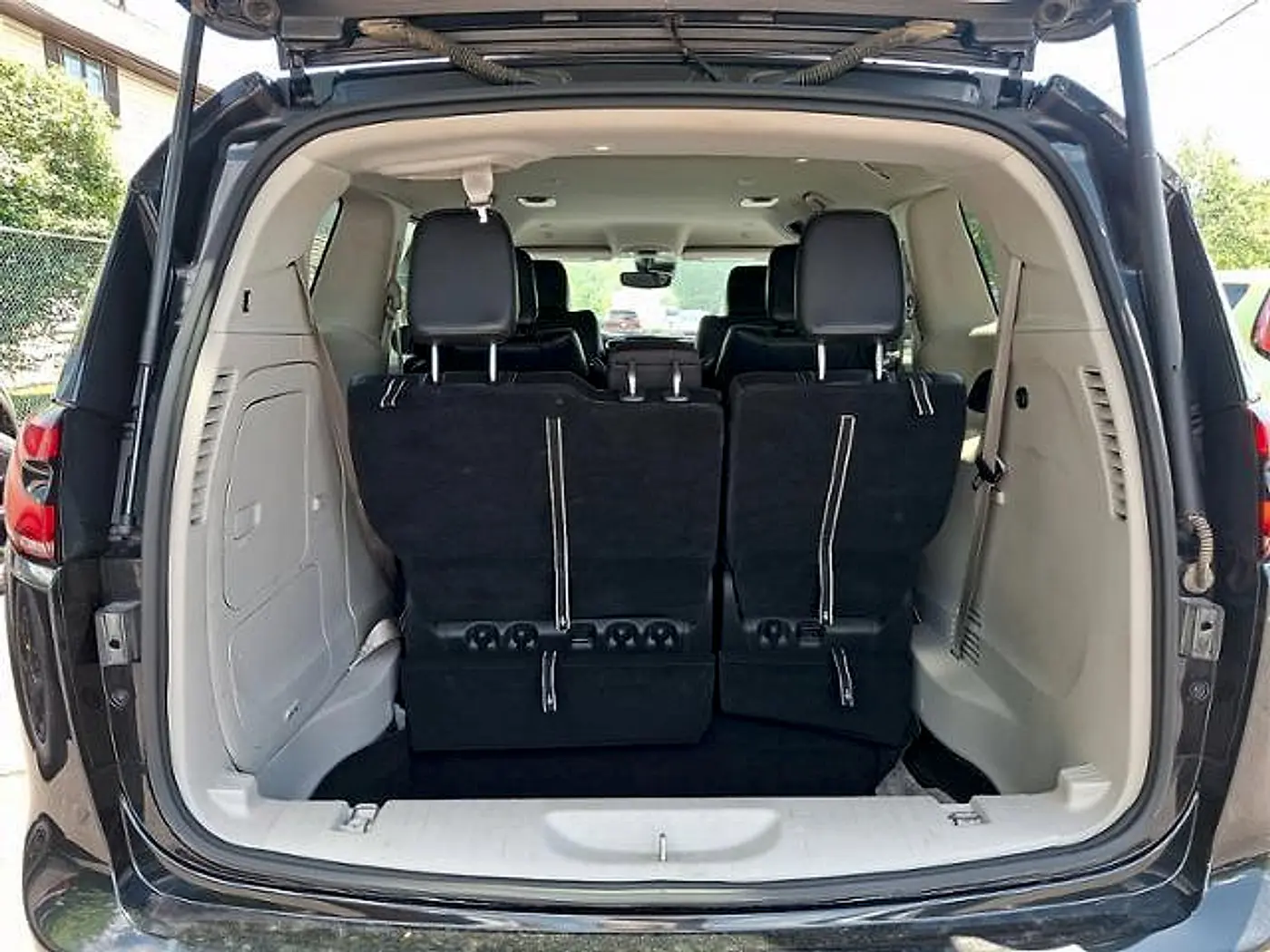 2023 Chrysler Pacifica - $22,988
