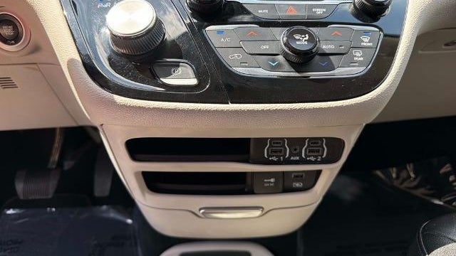2022 Chrysler Pacifica Hybrid Touring L