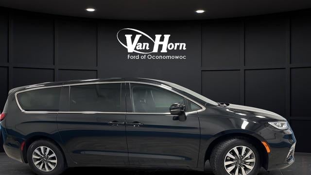 2022 Chrysler Pacifica Hybrid Touring L