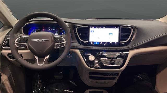 2022 Chrysler Pacifica Hybrid Touring L