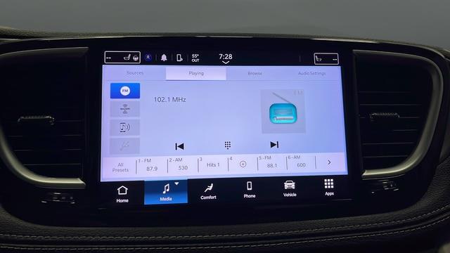 2022 Chrysler Pacifica Hybrid Touring L