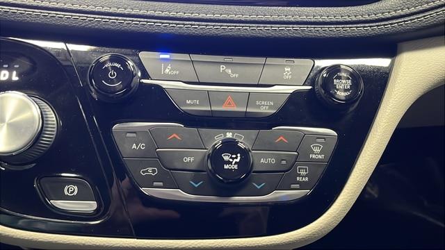 2022 Chrysler Pacifica Hybrid Touring L