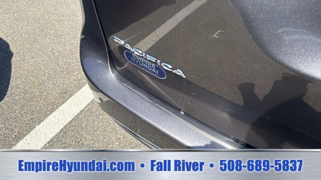 2023 Chrysler Pacifica Plug-In Hybrid Touring L