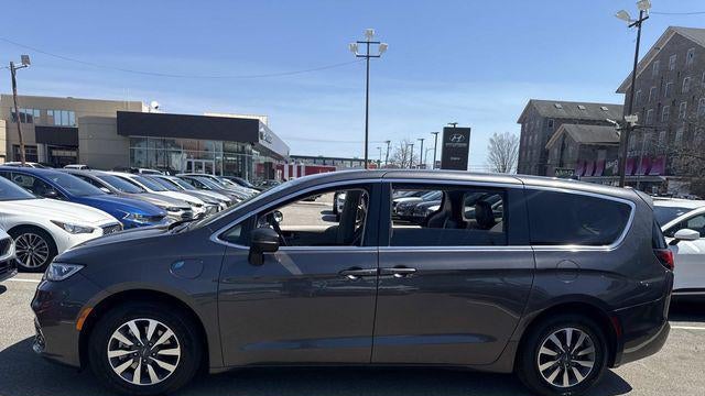 2023 Chrysler Pacifica Plug-In Hybrid Touring L