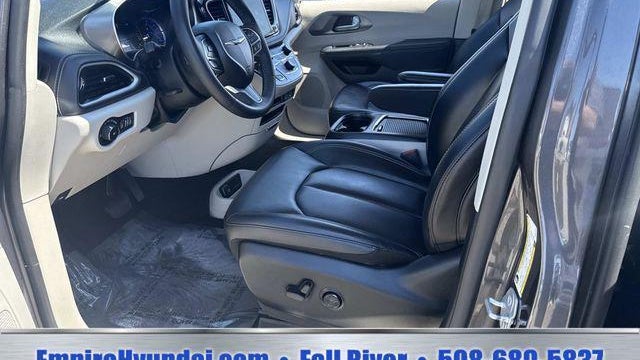 2023 Chrysler Pacifica Plug-In Hybrid Touring L