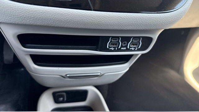 2023 Chrysler Pacifica Plug-In Hybrid Touring L