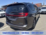 2023 Pacifica Plug-In Hybrid Thumbnail 9