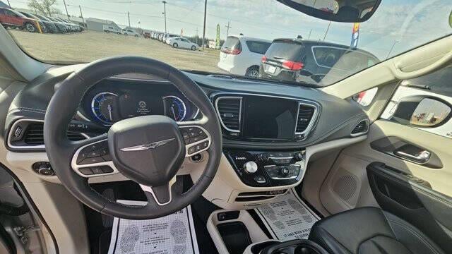 2023 Chrysler Pacifica Plug-In Hybrid Touring L