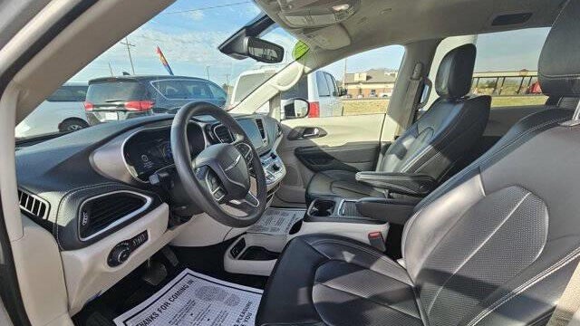 2023 Chrysler Pacifica Plug-In Hybrid Touring L