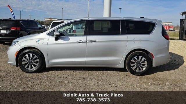 2023 Chrysler Pacifica Plug-In Hybrid Touring L