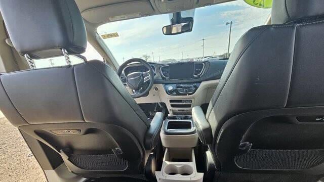 2023 Chrysler Pacifica Plug-In Hybrid Touring L