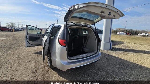 2023 Chrysler Pacifica Plug-In Hybrid Touring L