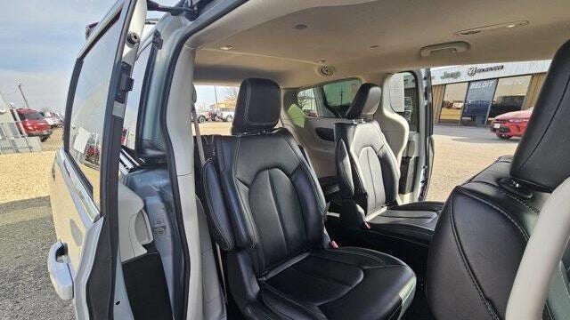 2023 Chrysler Pacifica Plug-In Hybrid Touring L
