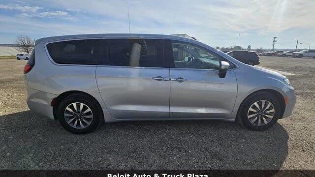 2023 Chrysler Pacifica Plug-In Hybrid Touring L