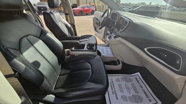 2023 Chrysler Pacifica Plug-In Hybrid Touring L