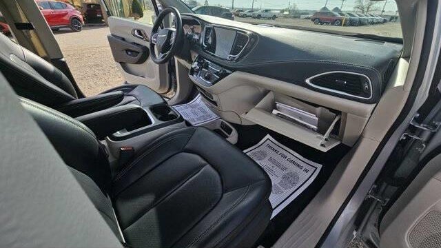 2023 Chrysler Pacifica Plug-In Hybrid Touring L