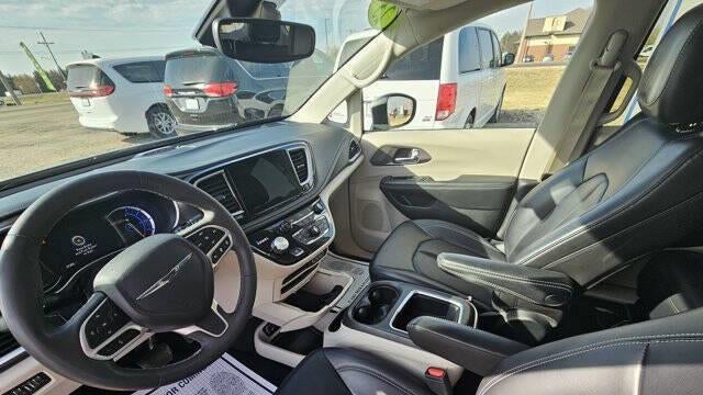 2023 Chrysler Pacifica Plug-In Hybrid Touring L