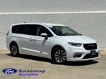 2023 Pacifica Plug-In Hybrid Thumbnail 1