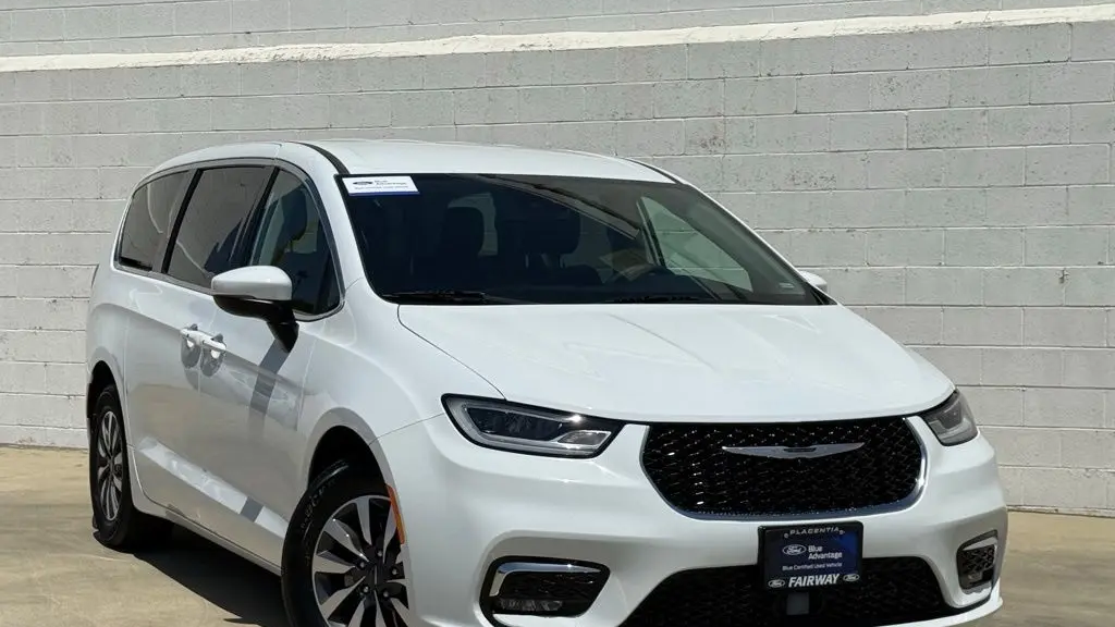 2023 Chrysler Pacifica Plug-In Hybrid Touring L