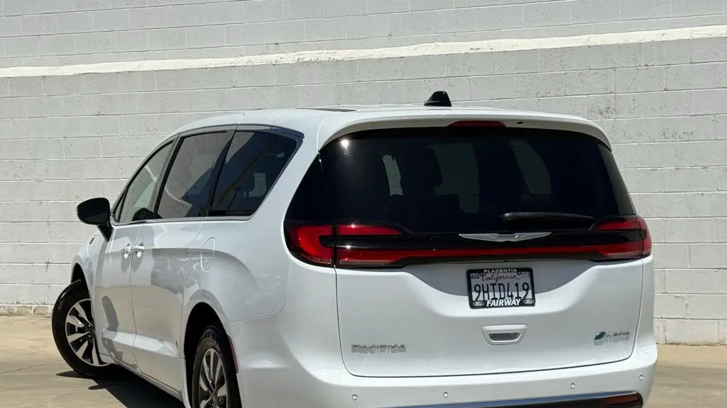 2023 Chrysler Pacifica Plug-In Hybrid Touring L