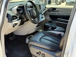 2023 Pacifica Plug-In Hybrid Thumbnail 6