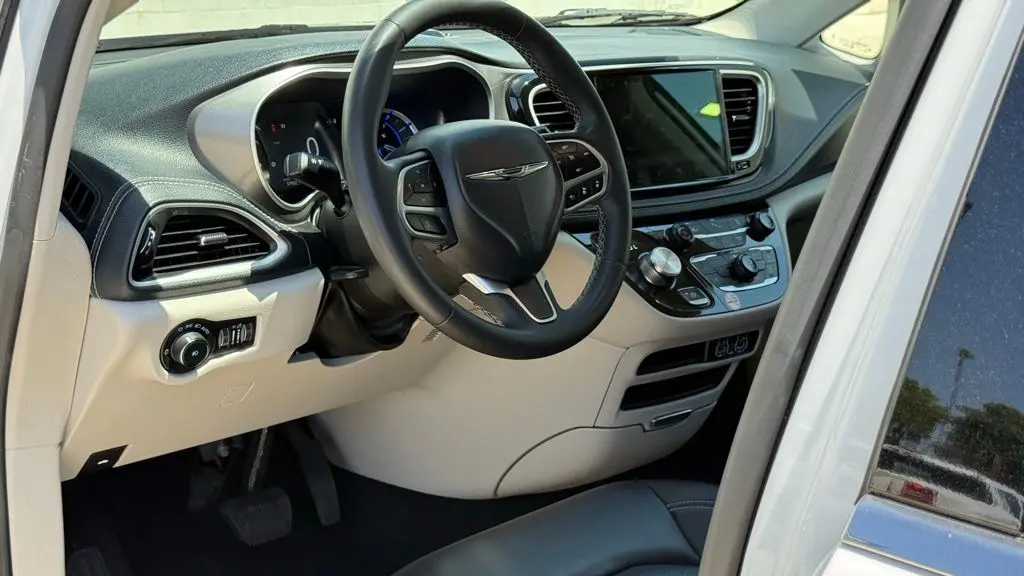 2023 Chrysler Pacifica Plug-In Hybrid Touring L