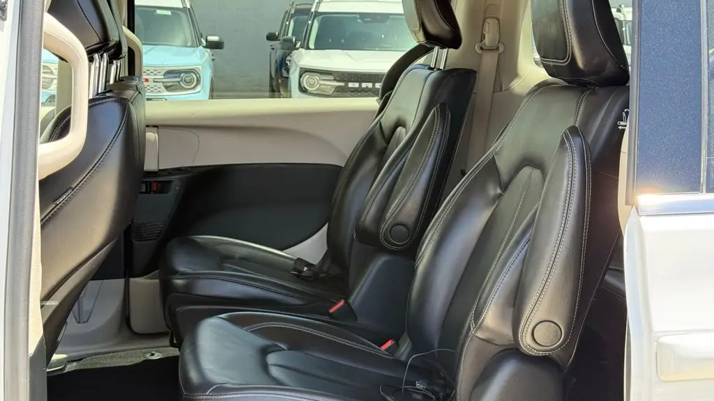 2023 Chrysler Pacifica Plug-In Hybrid Touring L