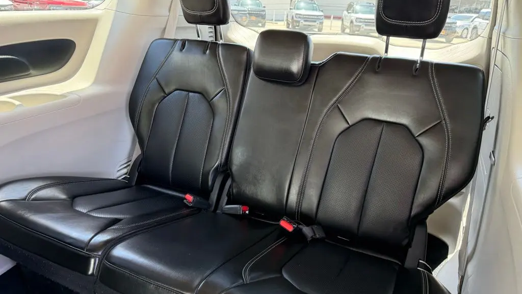 2023 Chrysler Pacifica Plug-In Hybrid Touring L