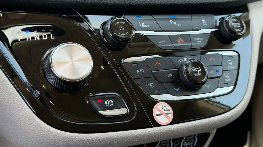 2023 Chrysler Pacifica Plug-In Hybrid Touring L
