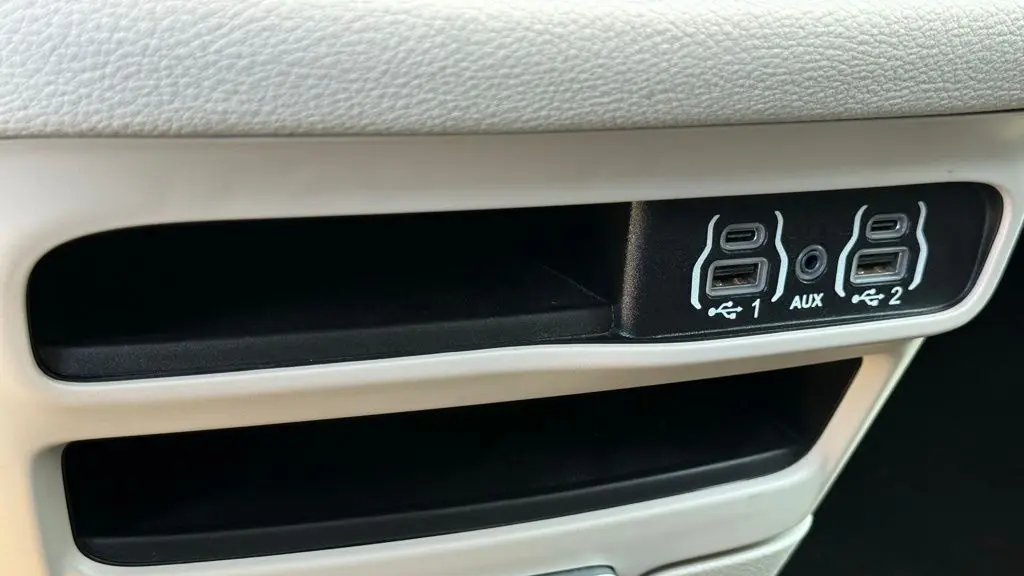 2023 Chrysler Pacifica Plug-In Hybrid Touring L