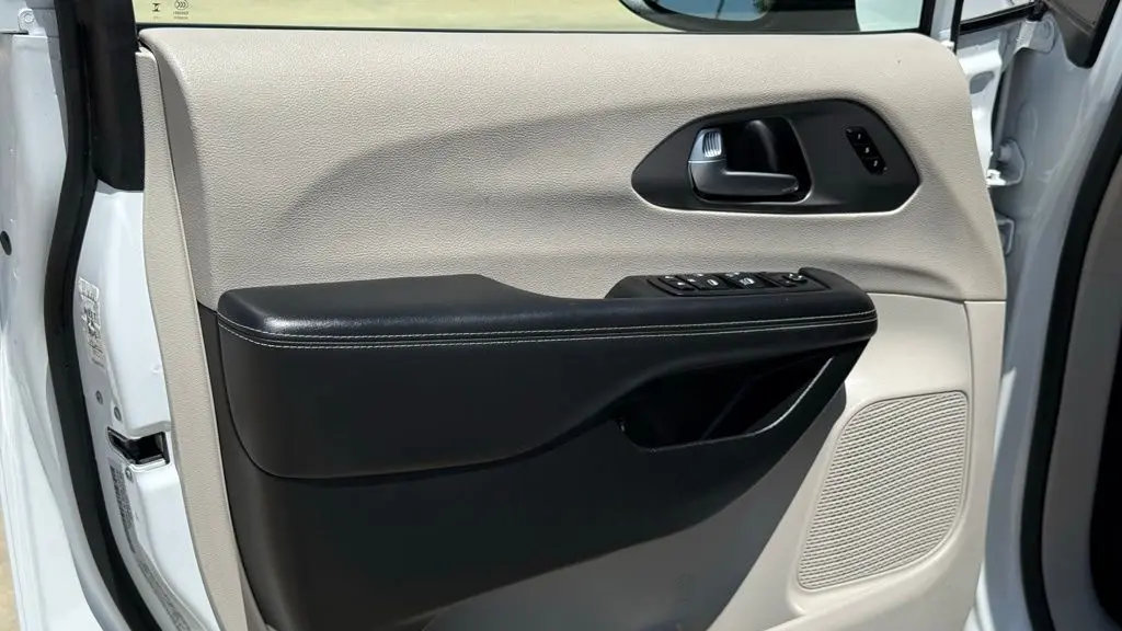 2023 Chrysler Pacifica Plug-In Hybrid Touring L