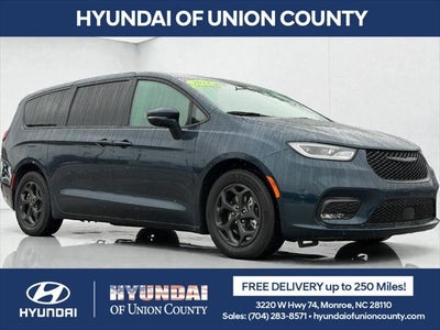 Photo of a 2022 Chrysler Pacifica Hybrid Touring L 4DR Mini-Van for sale