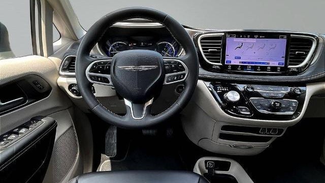 2023 Chrysler Pacifica Plug-In Hybrid Touring L