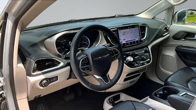 2023 Chrysler Pacifica Plug-In Hybrid Touring L